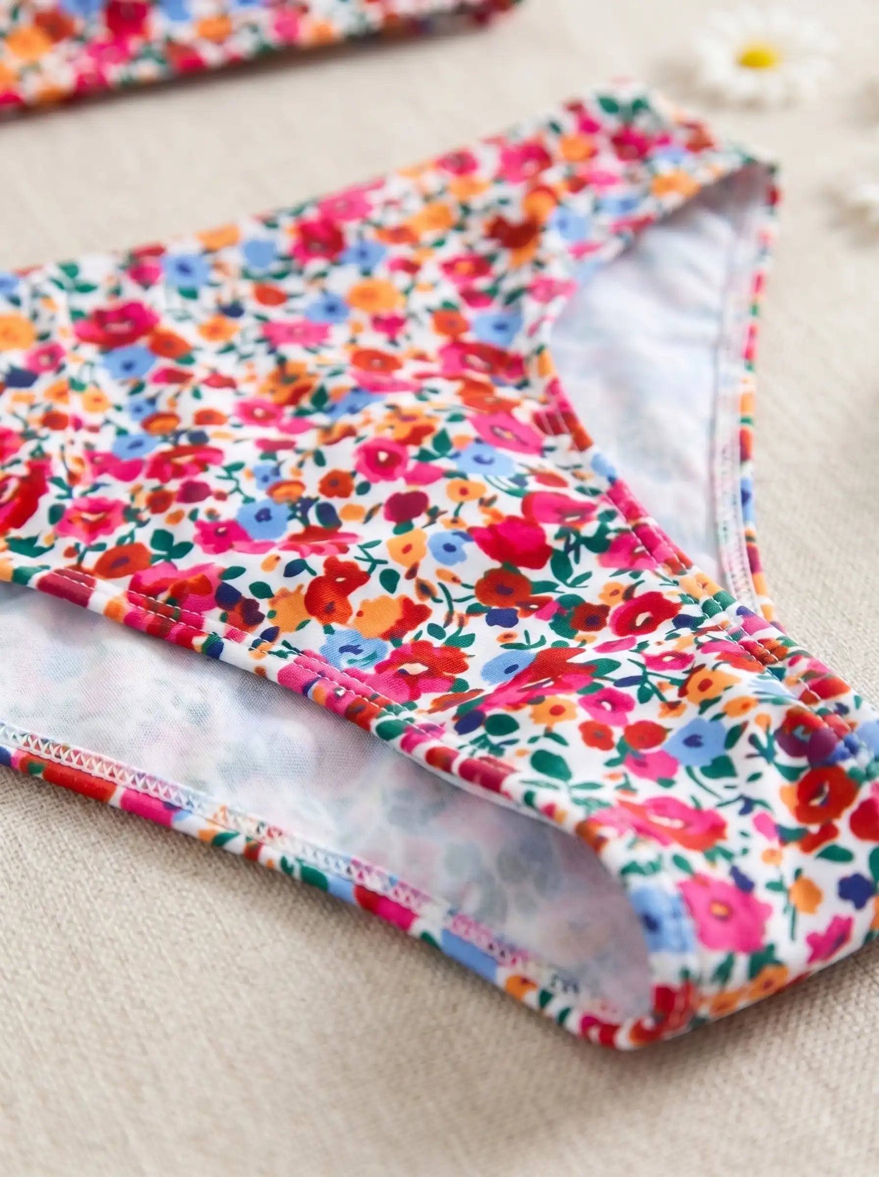 summer-2pcs-ditsy-floral-halter-crisscross-back-tied-bikini-set– Beacheers
