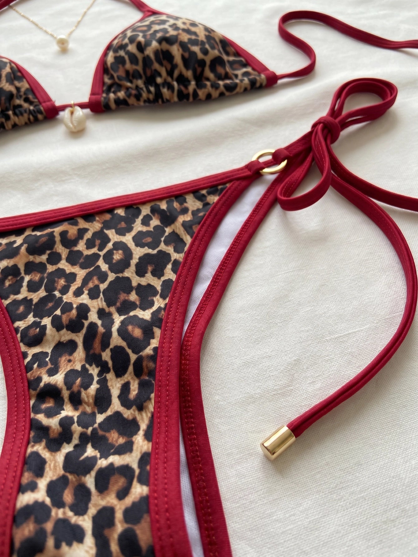leopard-print-floral-beach-shell-decor-side-bikini-set– Beacheers