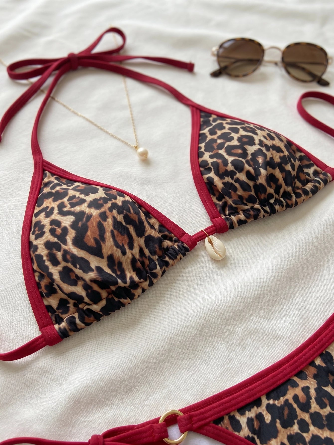 leopard-print-floral-beach-shell-decor-side-bikini-set– Beacheers