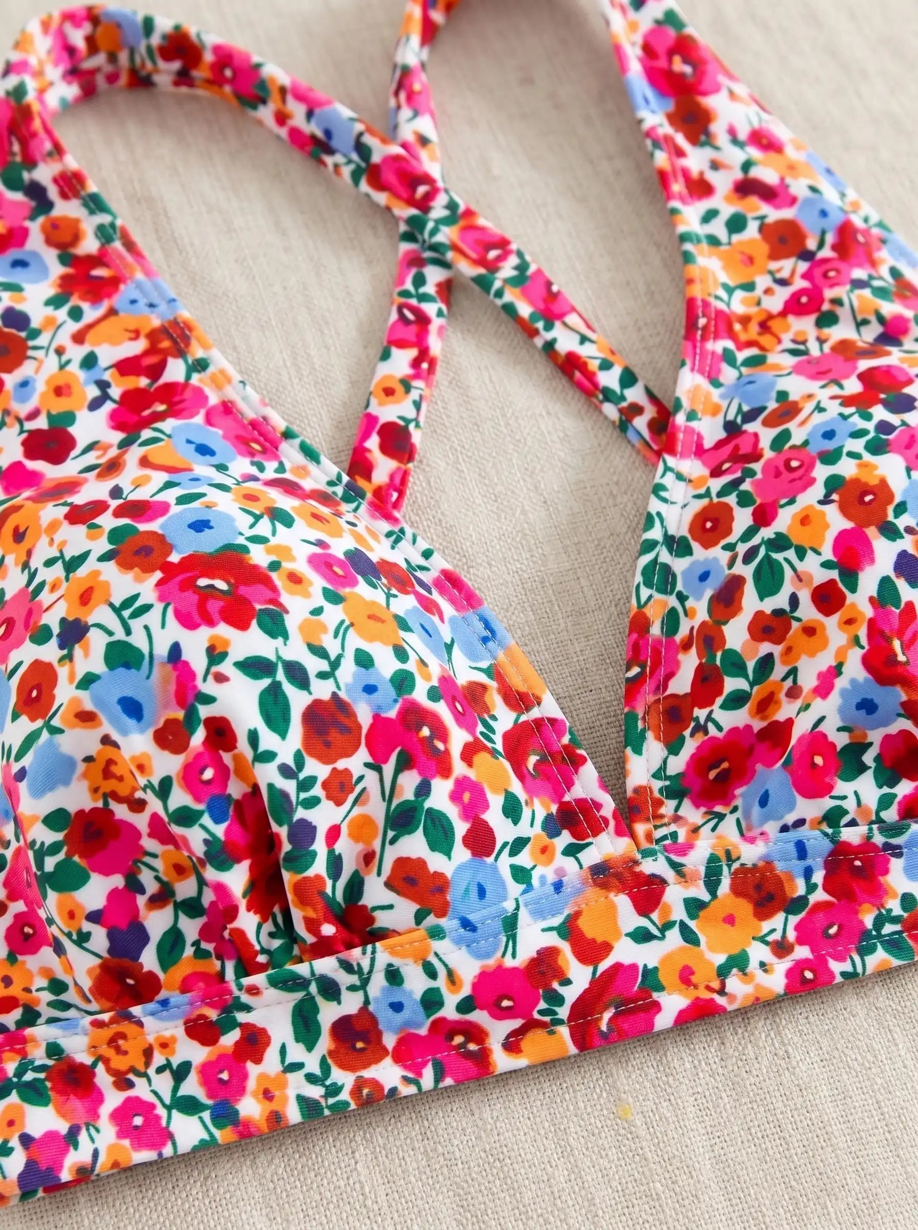 summer-2pcs-ditsy-floral-halter-crisscross-back-tied-bikini-set– Beacheers