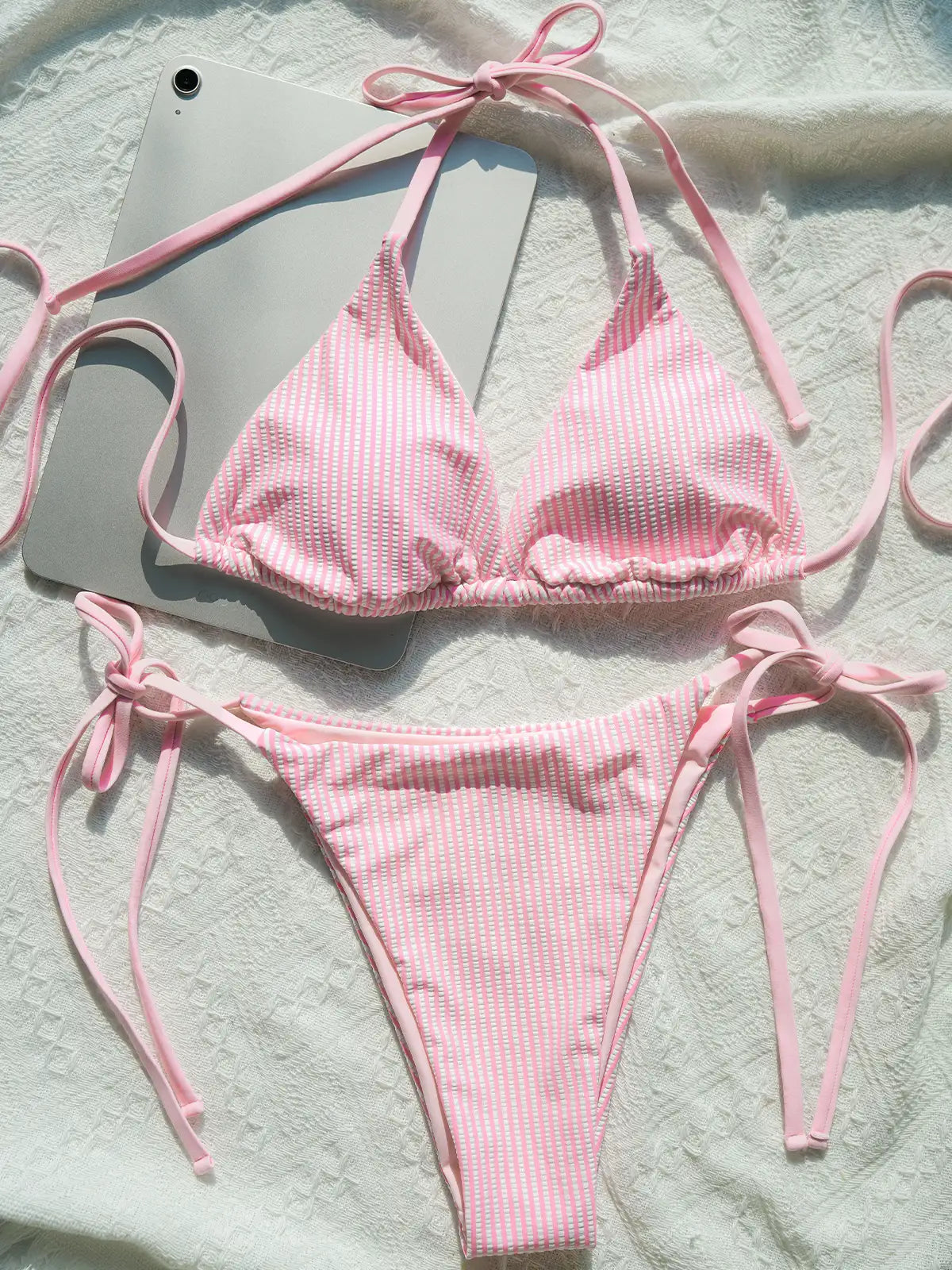 Zara Crinkle-gestreiftes Neckholder-Bikini-Set mit seitlicher Bindung